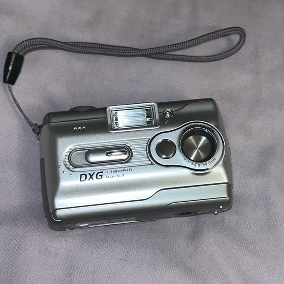 DXG model 568 silver camera - Picture 5 of 7
